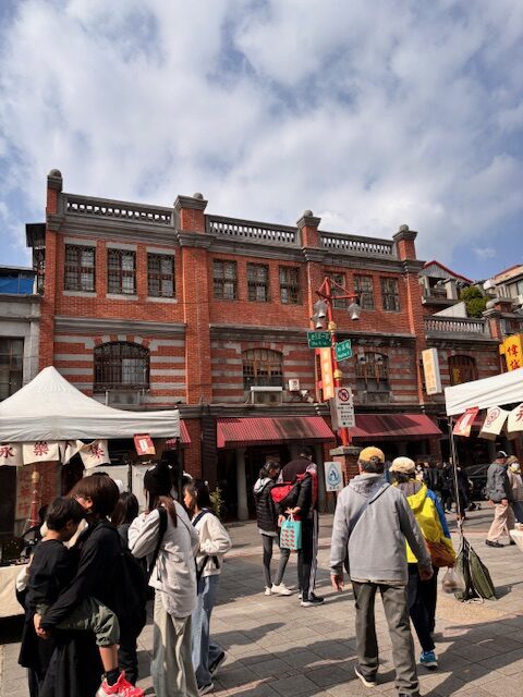 台北旅その３．迪化街（油化街）で生薬の買い物、スーパーでお土産選び